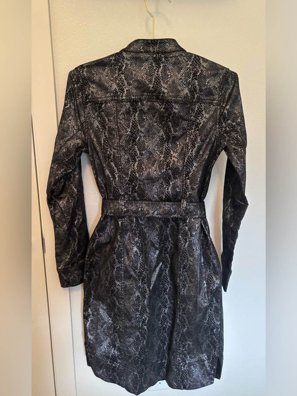 NWT White House Black Market Women’s Snakeskin Snap Button Tie Waist Overcoat - Picture 3 of 4